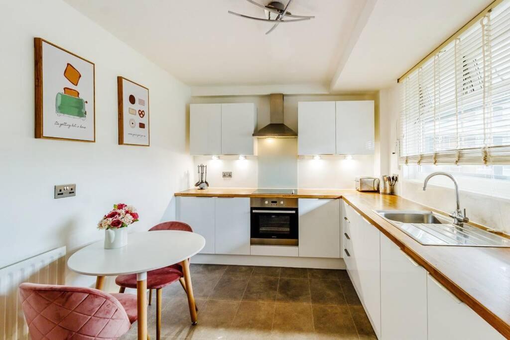 Super Spacious 2 Bedroom Apt 20Mn From Central. London Kültér fotó